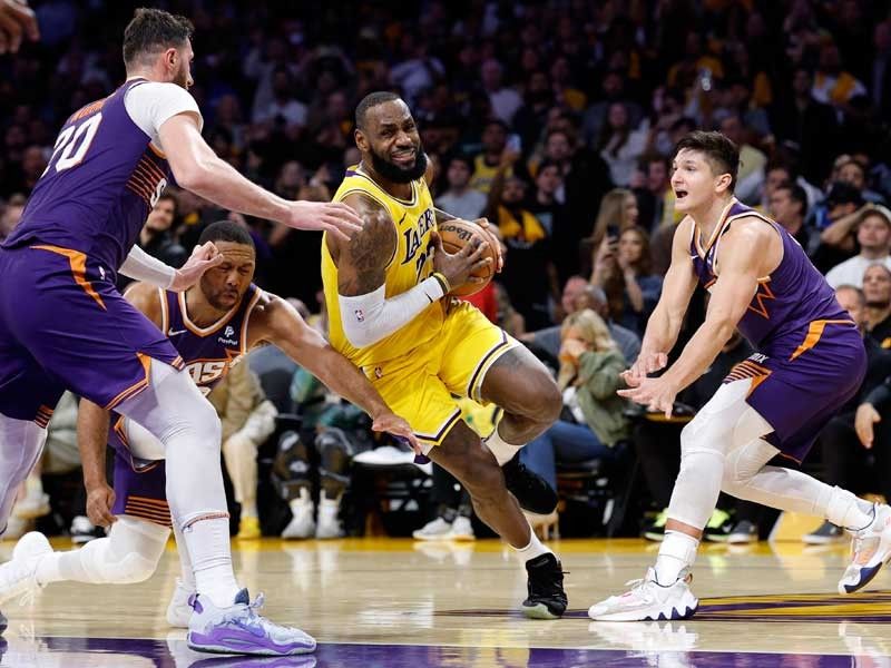 Davis, LeBron power Lakers past Durant-led Suns