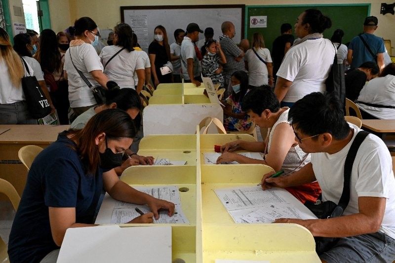 Comelec: Long-delayed barangay, SK polls â��generally peacefulâ�� despite localized violence