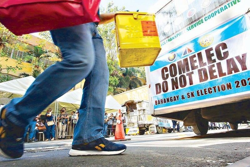 Barangay chief bet, supporters block Comelec vehicle