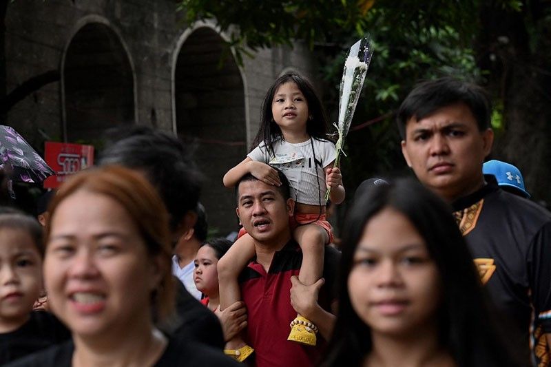 Filipinos throng cemeteries for All Saints' Day