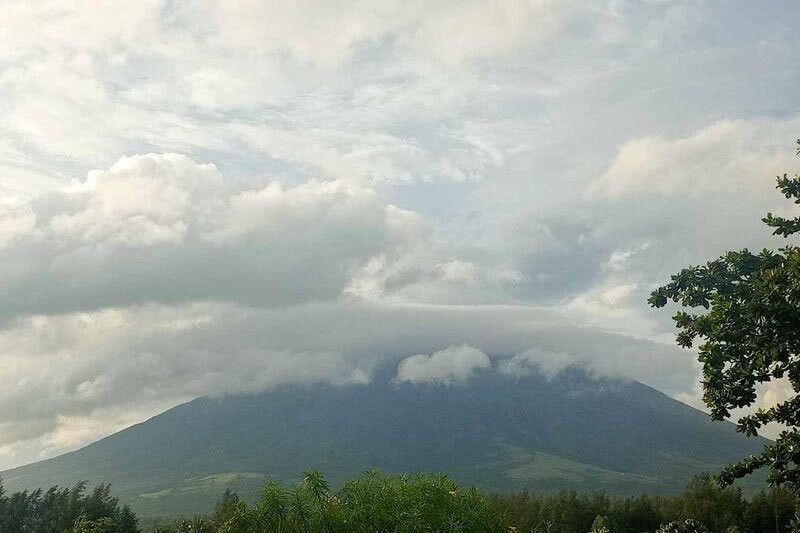 Mayon spews lava anew