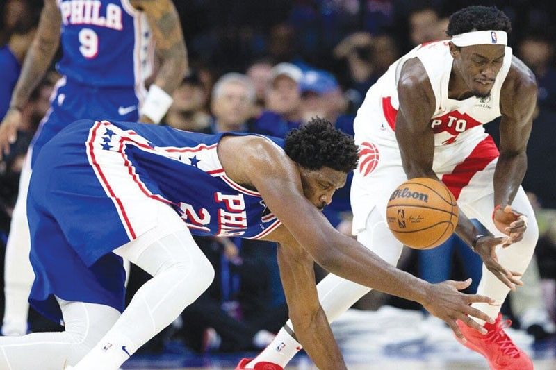 Embiid binanderahan ang 76ers sa Raptors