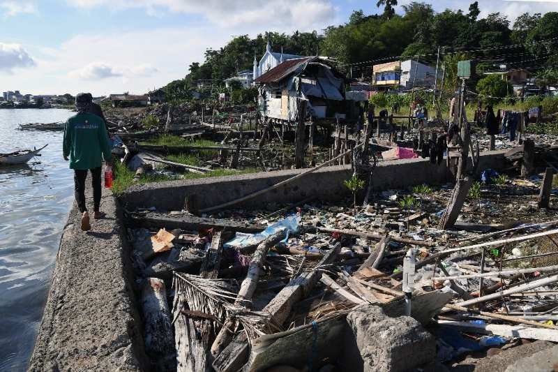 Marcos says gov't to speed up distribution of houses for Yolanda survivors