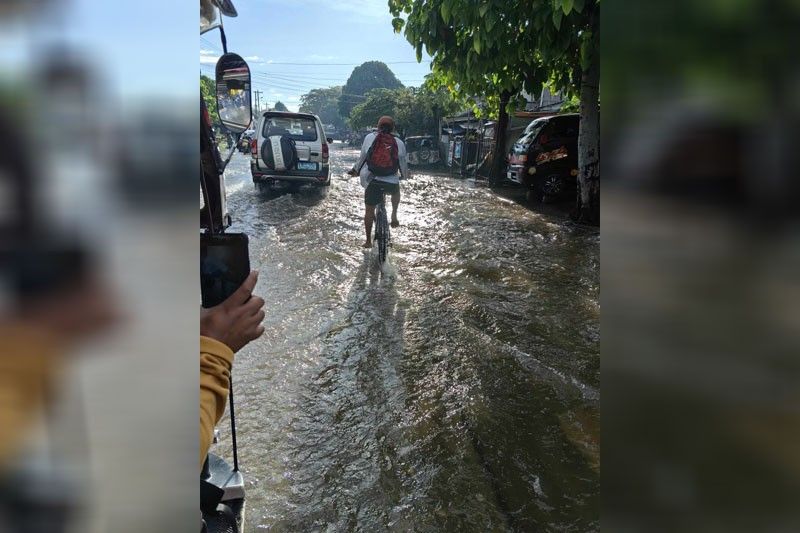 Heavy rain floods Davao; classes suspended