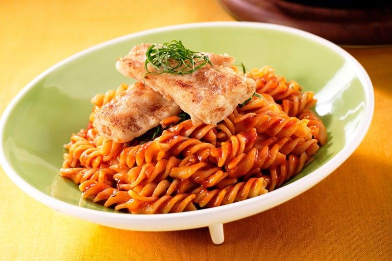 Recipe: Crispy Fish Fillet with Tomato Pesto Pasta