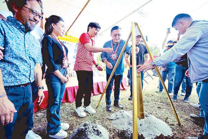 Go attends Super Health Center groundbreaking in Lipa