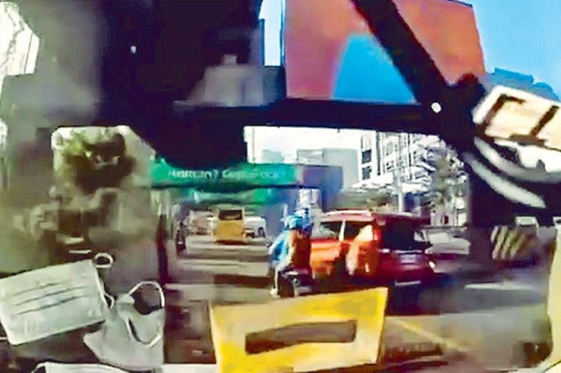 LTO suspends license of driver in road rage | Philstar.com