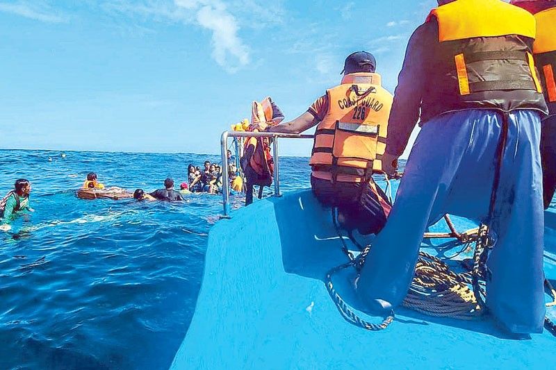 Boat sinks off Cagayan; 20 rescued