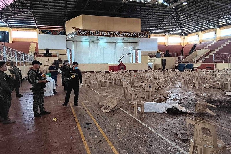 Philippines chase four suspects in Catholic mass bombing