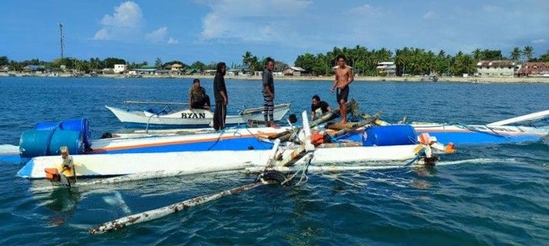 Chinese vessel hinagip bangkang Pinoy sa Mindoro; 5 mangingisda nasagip