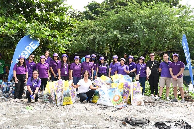 Mondelez Philippines, isinagawa ang pinaka-unang coastal clean-up activity
