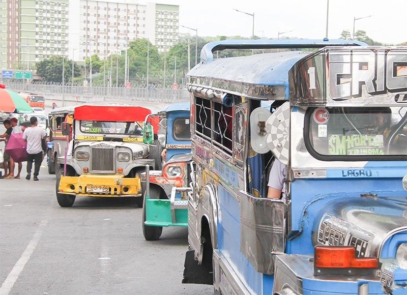 Prangkisa ng PUVs na âdi susunod sa consolidation deadline, babawiin