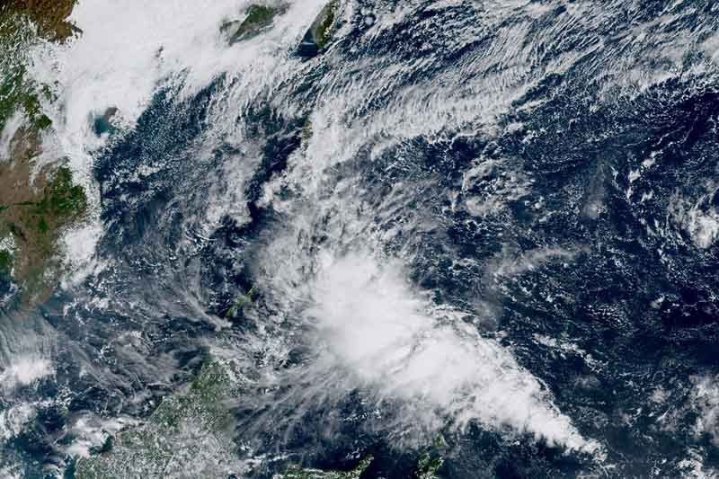 â��Kabayanâ�� makes landfall in Davao Oriental, weakens into tropical depression