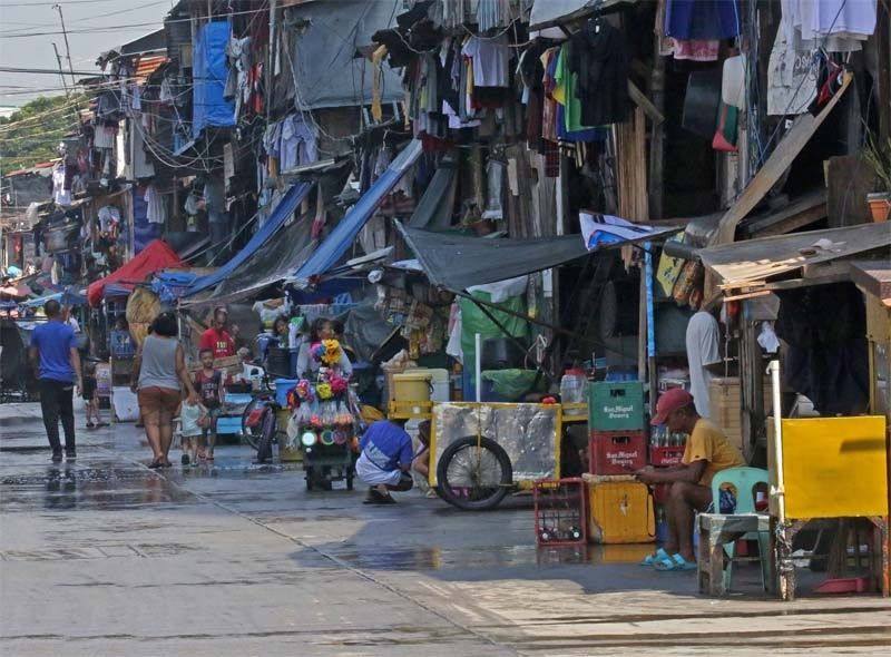 900,000 Pinoys lifted from poverty â�� PSA