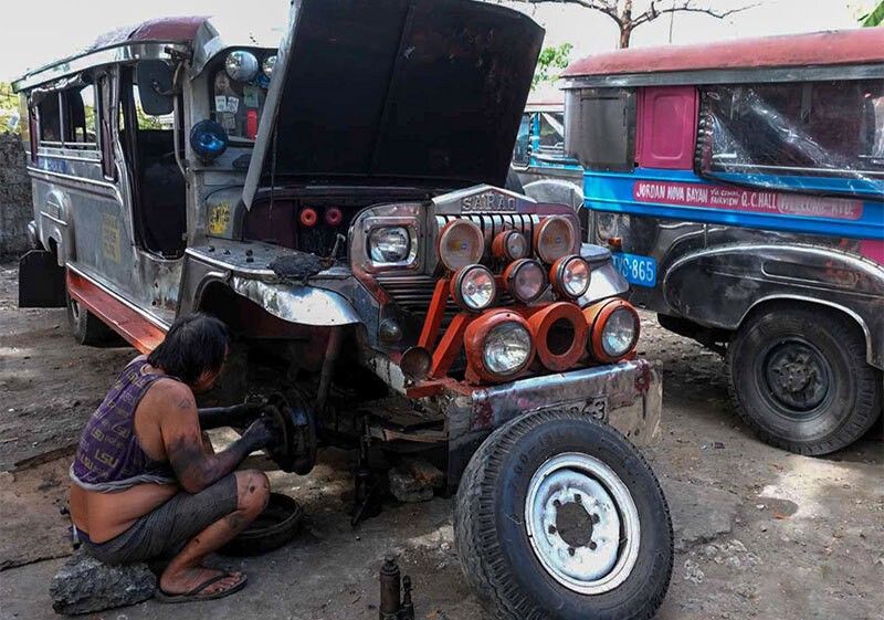 Unconsolidated jeepneys, UV Express 'allowed to operate' until Jan. 31, 2024