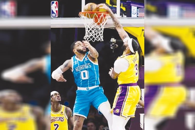 Lakers ibinagsak ang Hornets sa ika-9 sunod na kamalasan