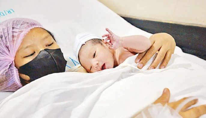 Manila hospital welcomes New Year baby boy