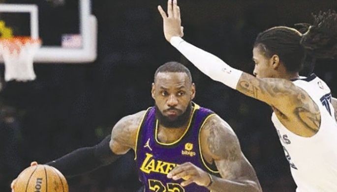 Lakers pinapak ng Grizzlies