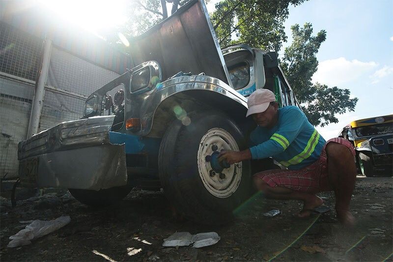 Walang trabaho sa Pilipinas bumaba sa 1.18-M pero 'job quality' hindi gumanda