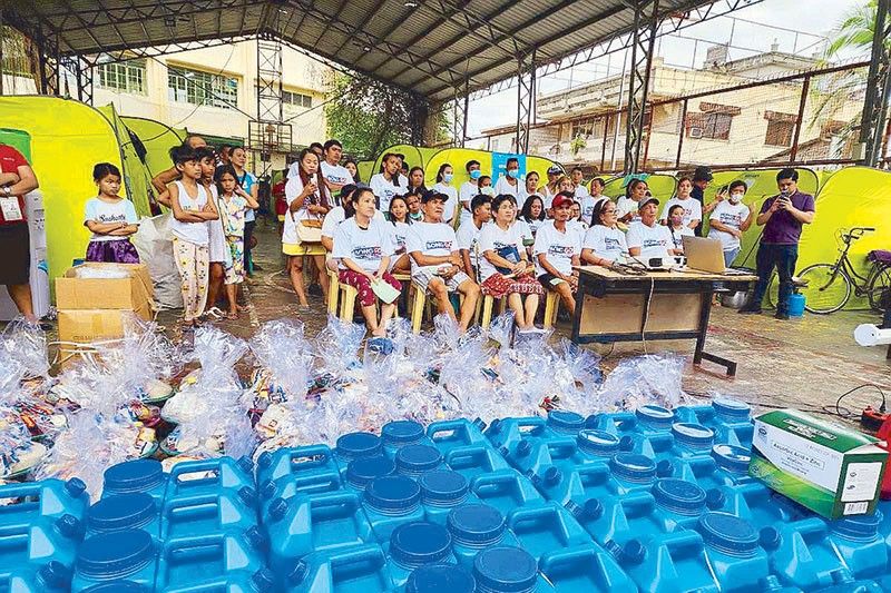 Go sends aid to Navotas fire victims
