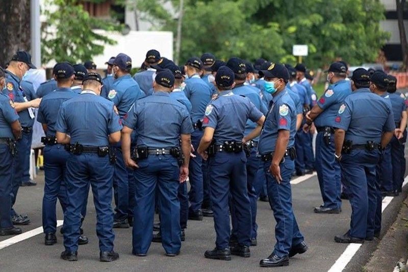 985 pulis sinibak sa serbisyo â�� PNP