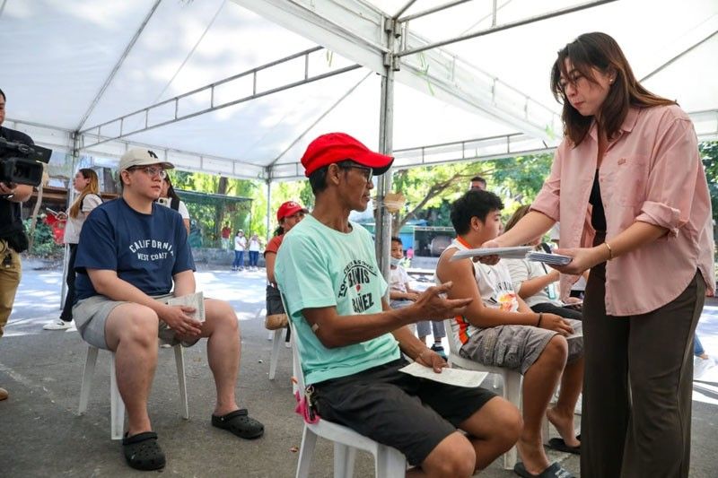 400 Taguig residents get cash aid