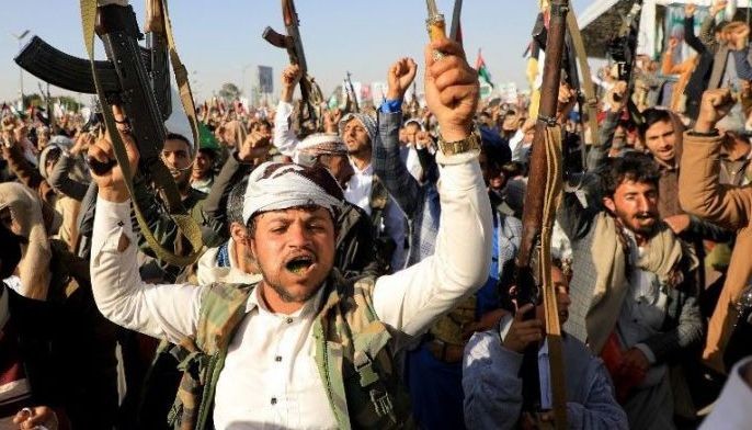Crew evacuated as ship hit by Yemen rebels drifts in Red Sea