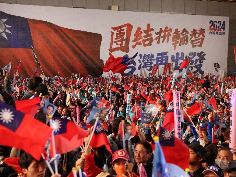 Taiwan votes in key election under Chinese threats