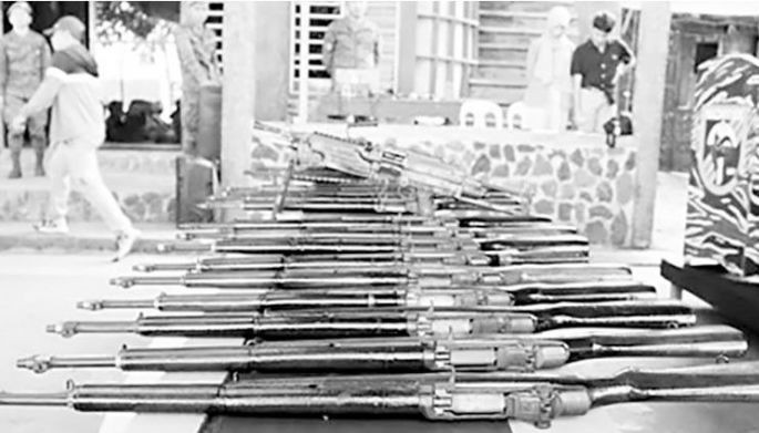 19 combat rifle, machinegun isinuko sa Basilan