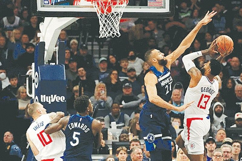 Timberwolves lusot sa Clippers