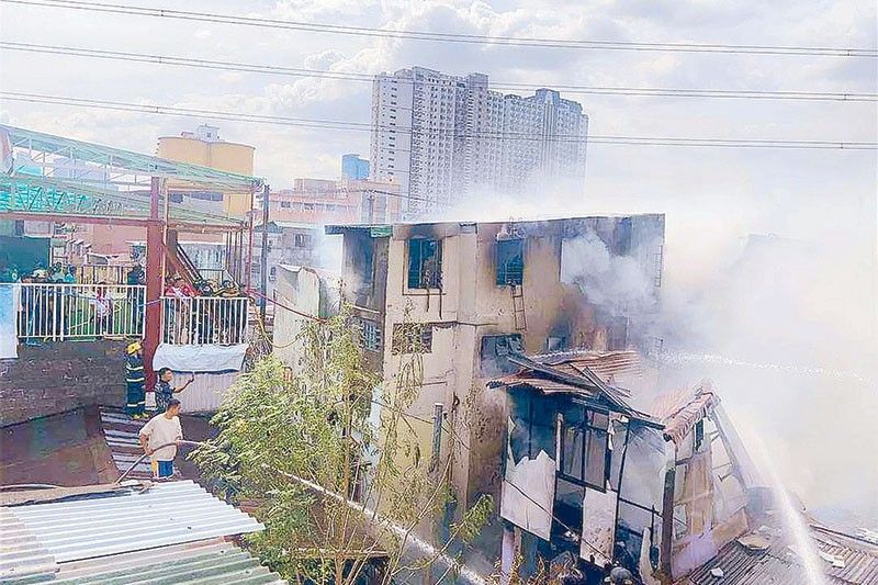 3 hurt in Mandaluyong blaze
