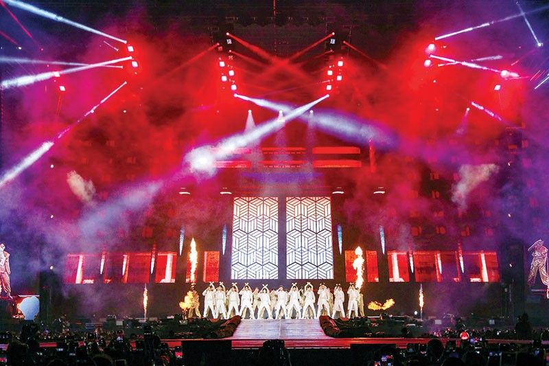 SEVENTEEN holds another sold-out, back-to-back concert in Philippines