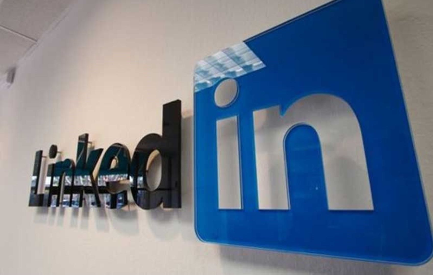 Several LinkedIn users practice dating on platform