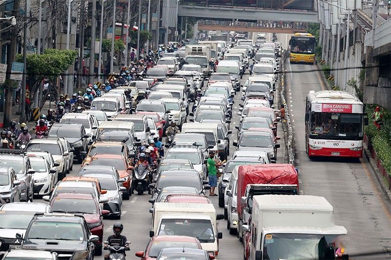 2 airport cops axed over EDSA busway scuffle