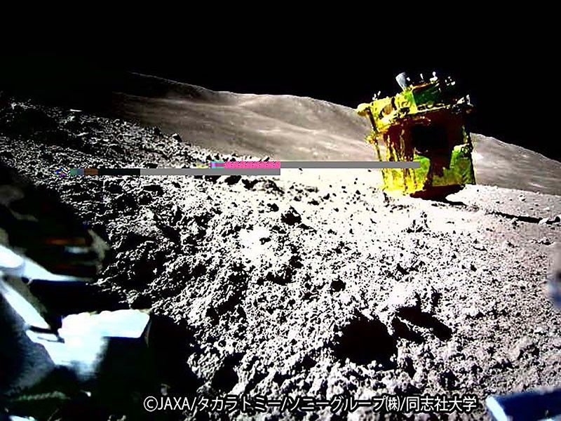 Japan craft made successful pin-point Moon landing, space agency says