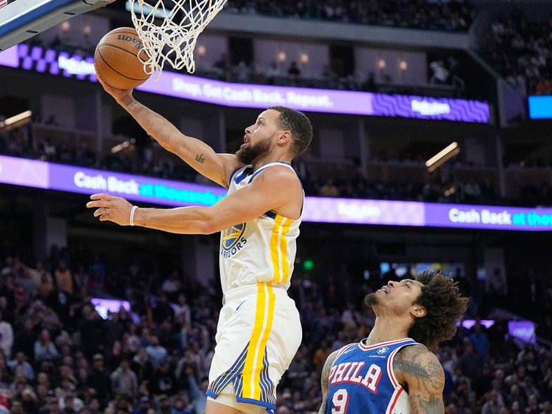 Curry on fire with 37 points as Warriors down Sixers; Embiid injury scare