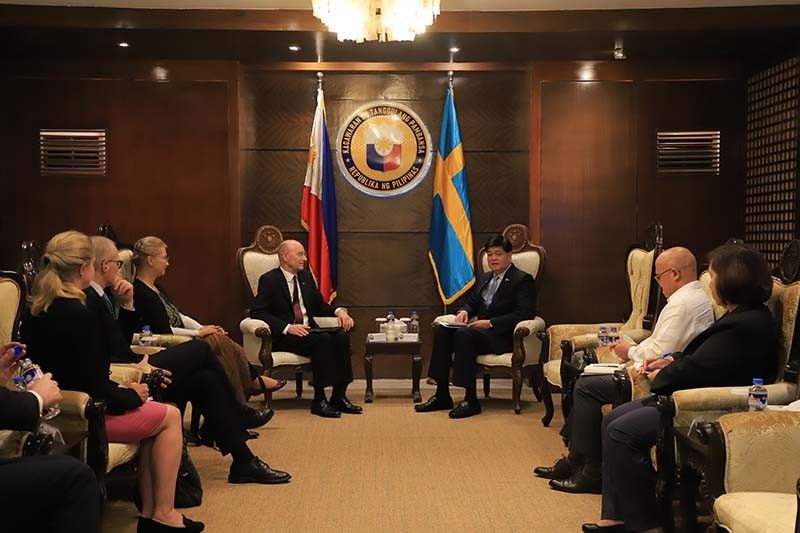 Philippines, Sweden discuss South China Sea, defense cooperation