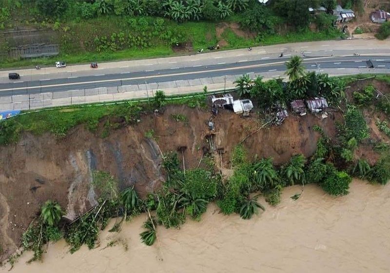 16 patay sa landslides ug baha