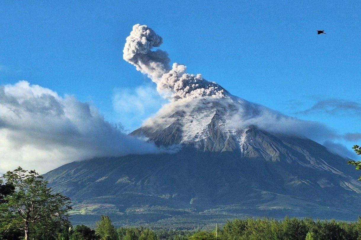 Phivolcs says no magma coming out of Mayon Volcano after phreatic eruption