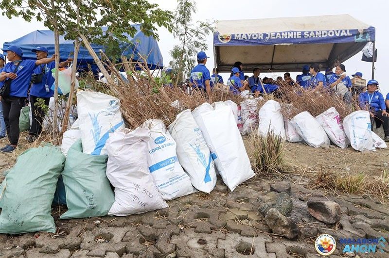 1,100 sacks of garbage gathered in Malabon