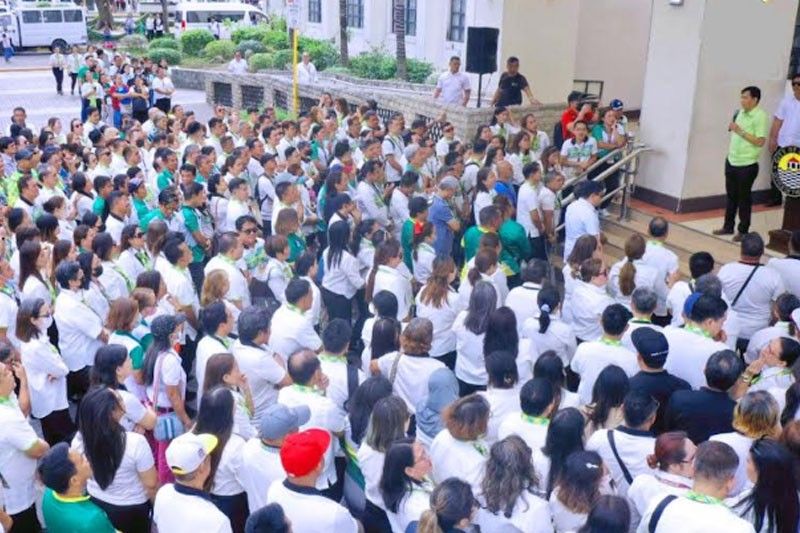 On Charter Day: City Hall workers may get P25K bonus