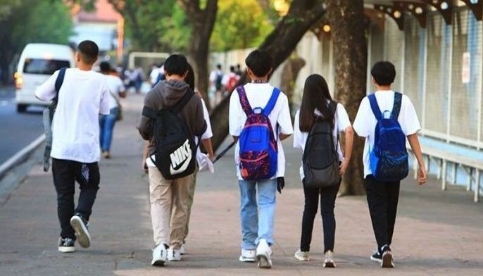 Marcos signs law putting poorest students first in college subsidies