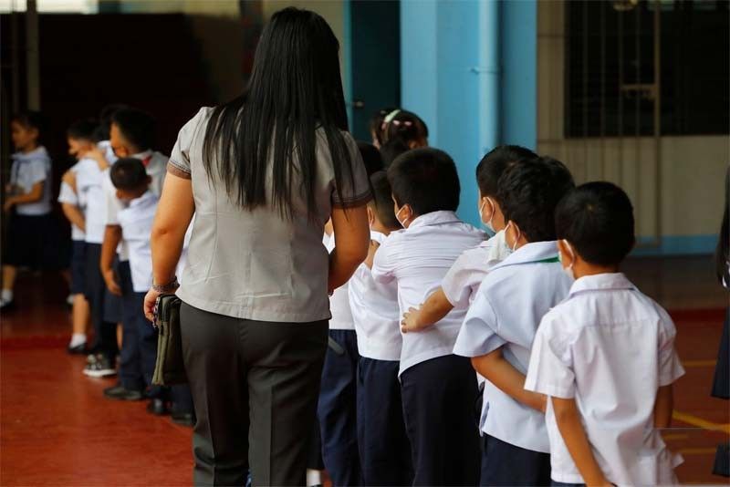 DepEd 'no comment' sa panukalang P50k minimum salary ng entry-level teachers