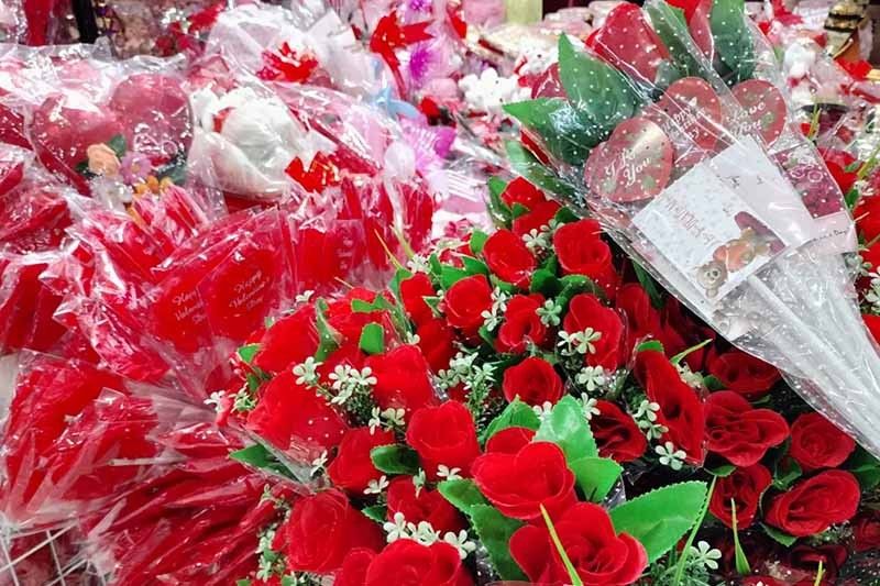 Filipinos urged to end â��toxicâ�� relationship with plastic on Valentineâ��s Day