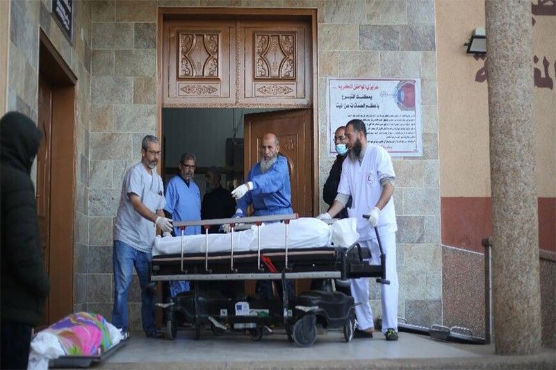 Medics warn of danger, desperation at key Gaza hospital
