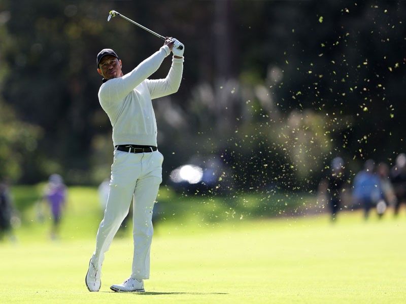 Woods inconsistent in PGA return as Cantlay leads at Riviera