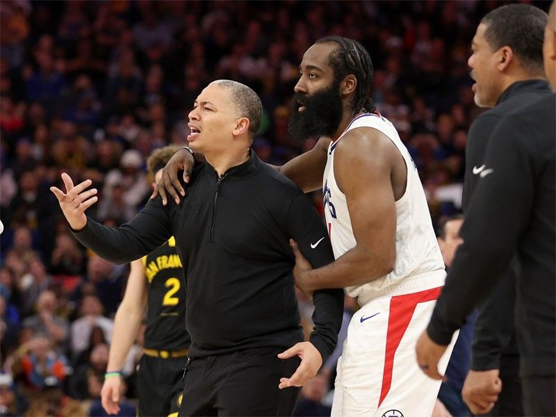 Lue fined $35,000 over ref 'cheating' outburst