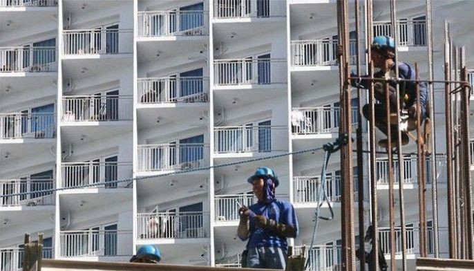 &lsquo;Wage hike needs to be staggered&rsquo;