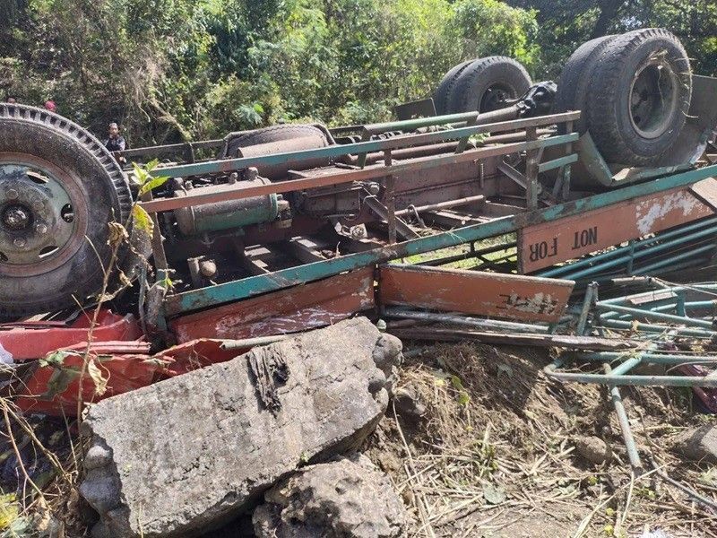 'Profound loss': 15 patay sa Negros Oriental sa pagbagsak ng trak sa bangin