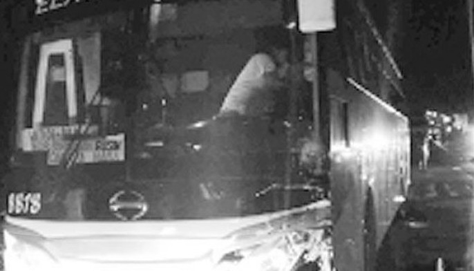 Motorsiklo sumalpok sa bus: 3 dedo